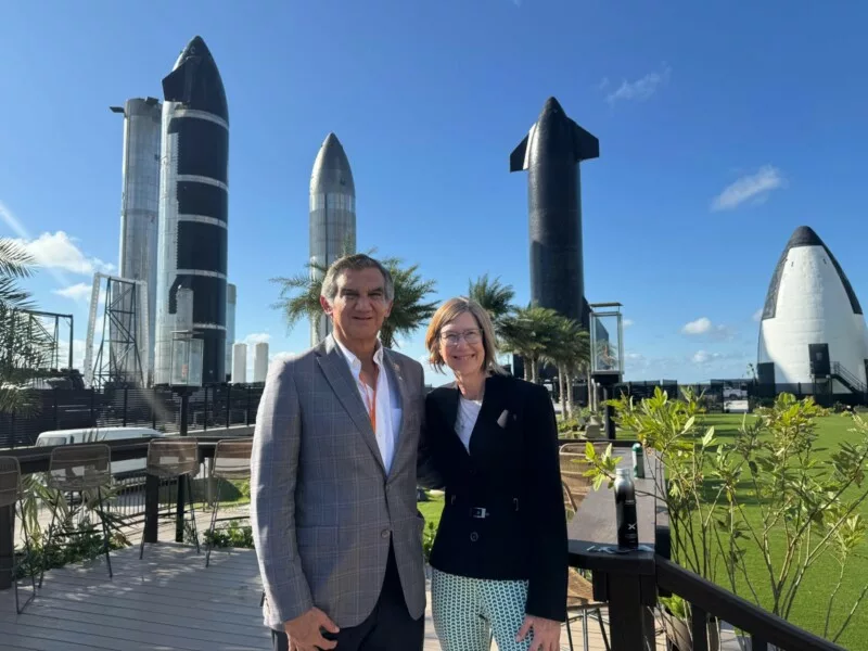 Visita gobernador Américo Villarreal empresa SpaceX en Texas