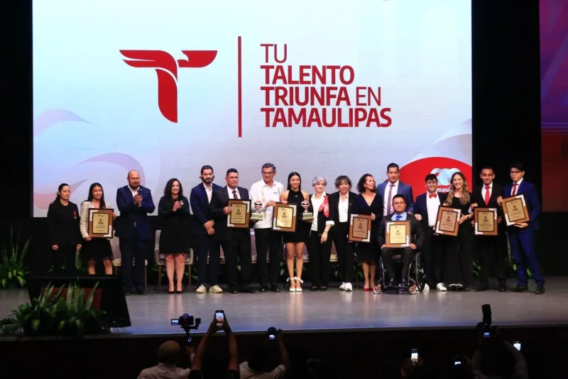 Premia Américo a talentosos jóvenes y deportistas tamaulipecos