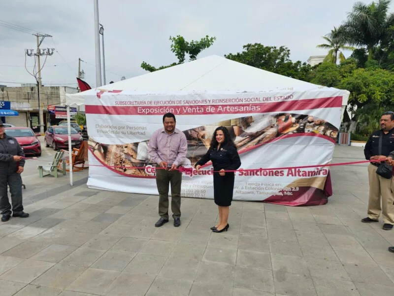 Exponen en plaza principal de Altamira artesanías hechas en CEDES
