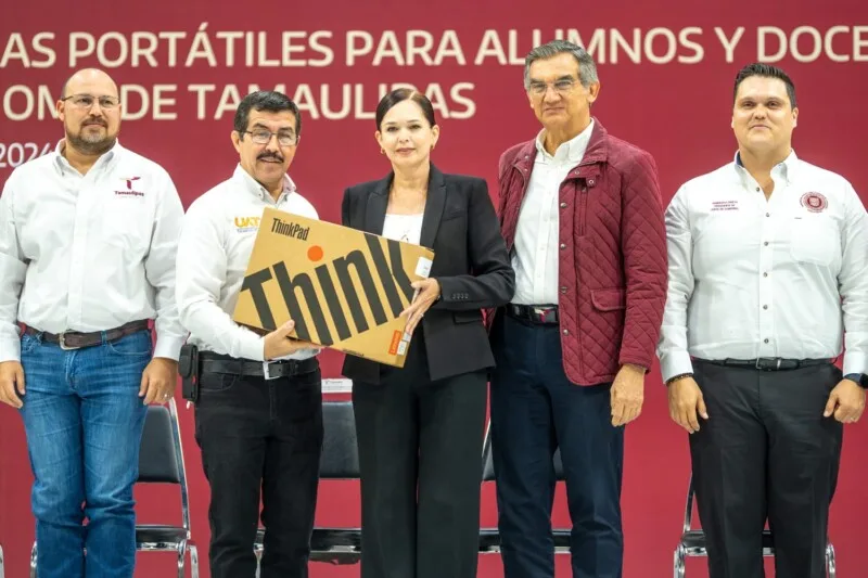 Gobernador y rector hacen entrega histórica de equipos de cómputo a estudiantes y docentes de la UAT