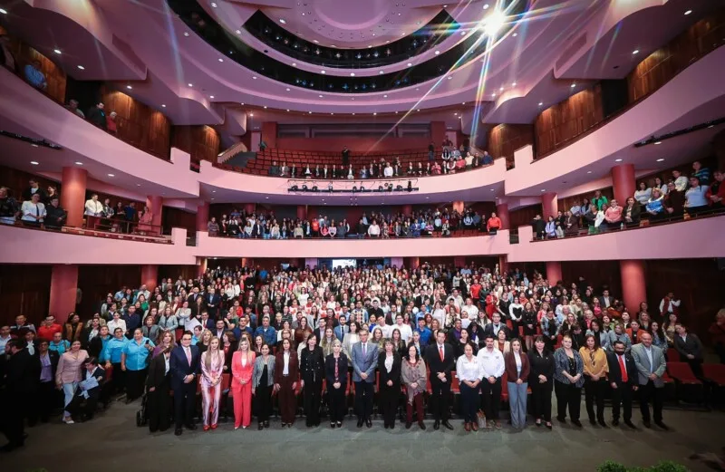 Premian Américo y María de Villarreal a los voluntarios del año