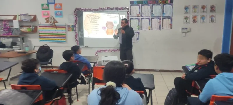 Reciben estudiantes de primaria plática preventiva sobre delitos cibernéticos