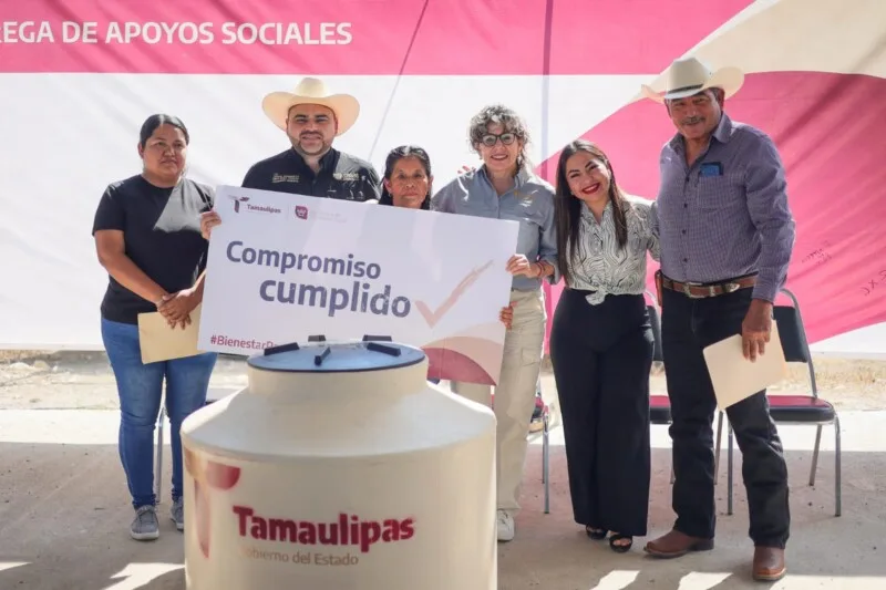 Lleva SEBIEN tinacos a Villa de Casas