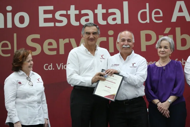 Entrega Américo Premio Estatal de Antigüedad en el Servicio Público 2024
