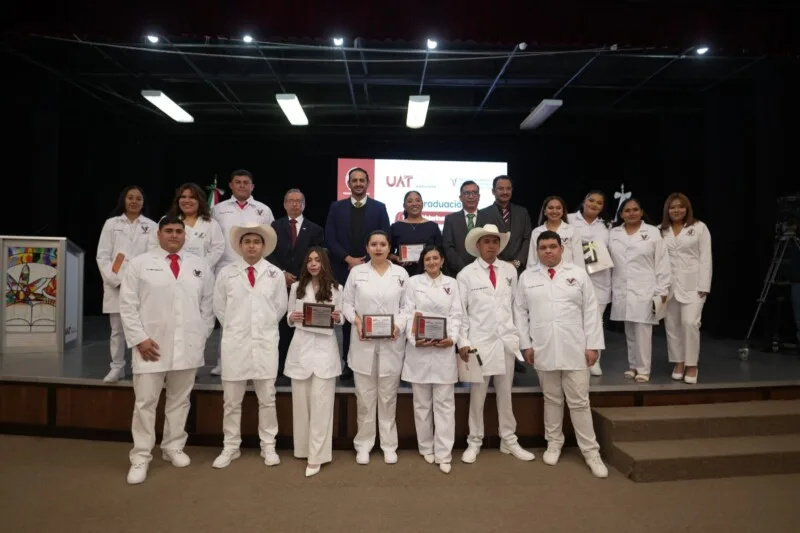 Entrega la UAT nueva generación de Médicos Veterinarios