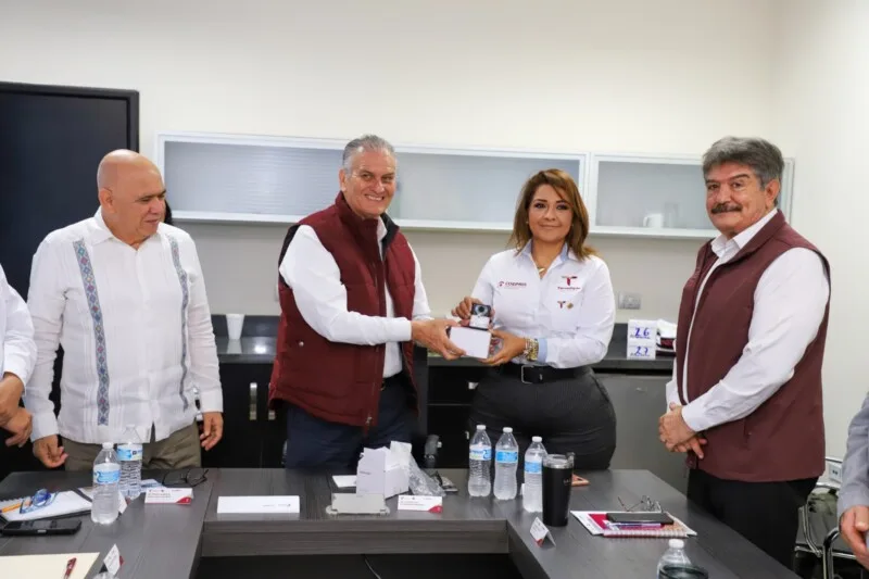 Reafirma Salud transparencia y buen gobierno: entrega videocámaras a verificadores de la COEPRIS