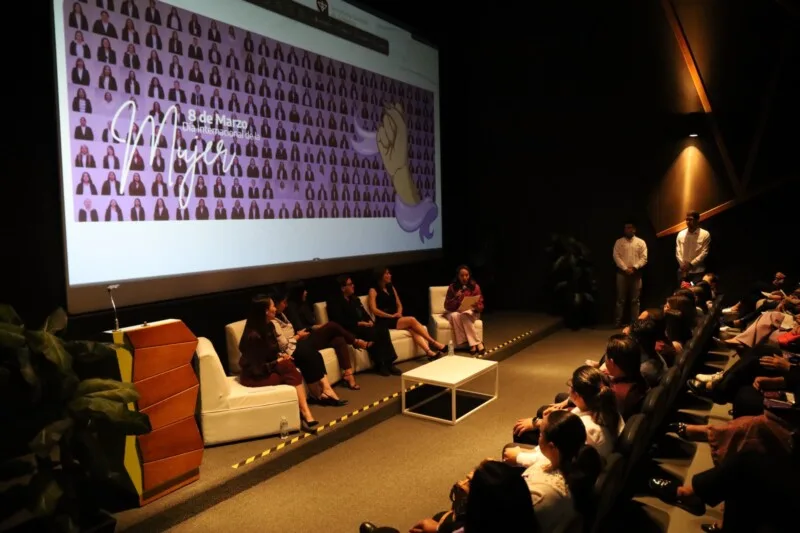 Realiza SGG conferencia «El reto de las mujeres en el ámbito público»