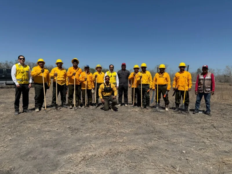 Colaboran brigadistas de SEDUMA en combate a incendio en González