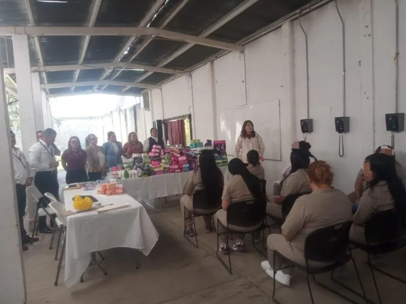 Reciben mujeres de CEDES Victoria artículos de higiene y juguetes para sus hijos