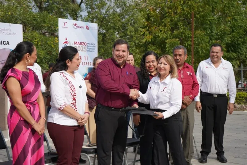 Entrega CRETAM constancias a docentes que cursaron Diplomado TEA