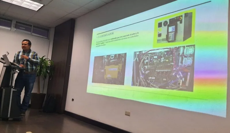 Imparten a estudiantes de la UPV conferencia «Brazo Robótico en la Industria Automotriz»