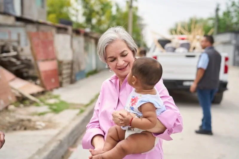 Atiende María de Villarreal a los sectores afectados por lluvias e inundaciones en Reynosa