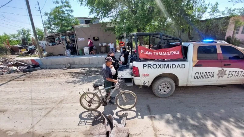Preserva Guardia Estatal seguridad y entrega donativos en sectores afectados por inundación