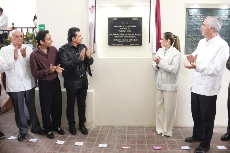 Dialogando.- Lalo Gattás de la mano de Américo para seguir transformando una Capital digna