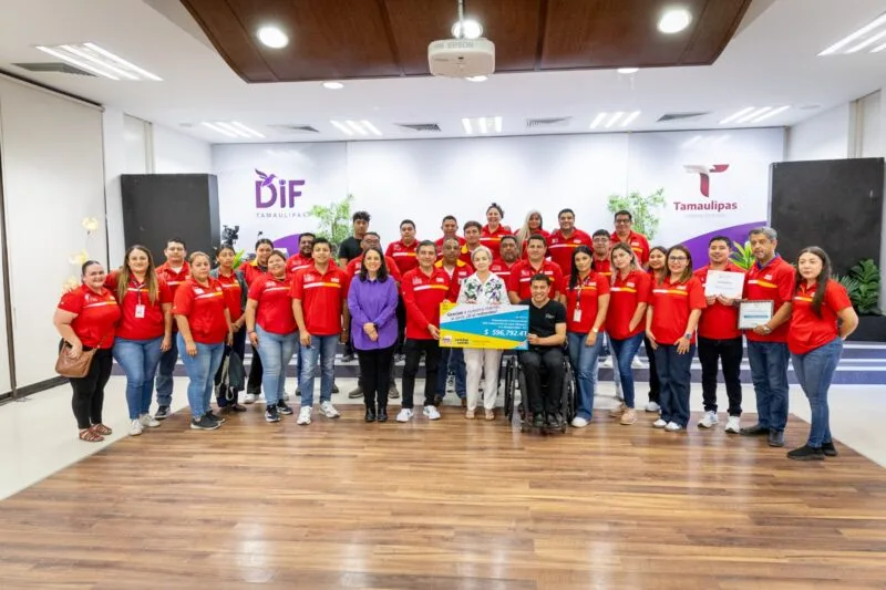 Atestigua María de Villarreal entrega de donativo de la campaña de redondeo de Oxxo en Tamaulipas