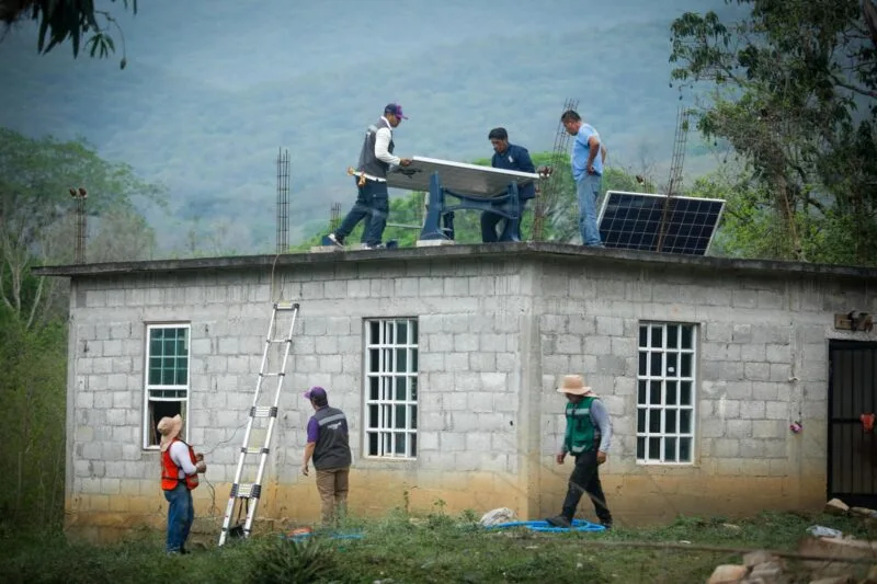 DIF Tamaulipas e IUSA instalan sistemas fotovoltaicos en comunidades rurales de Tamaulipas