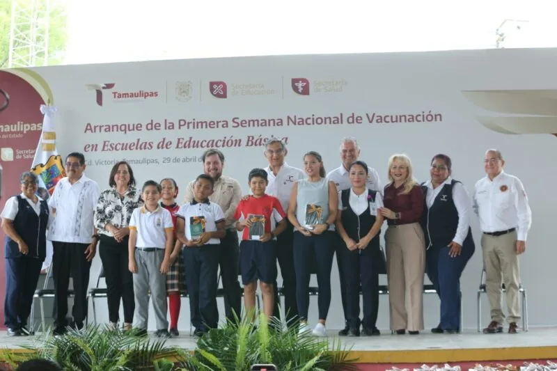Pone en marcha Américo campaña de vacunación en escuelas y entrega tabletas a niñas y niños