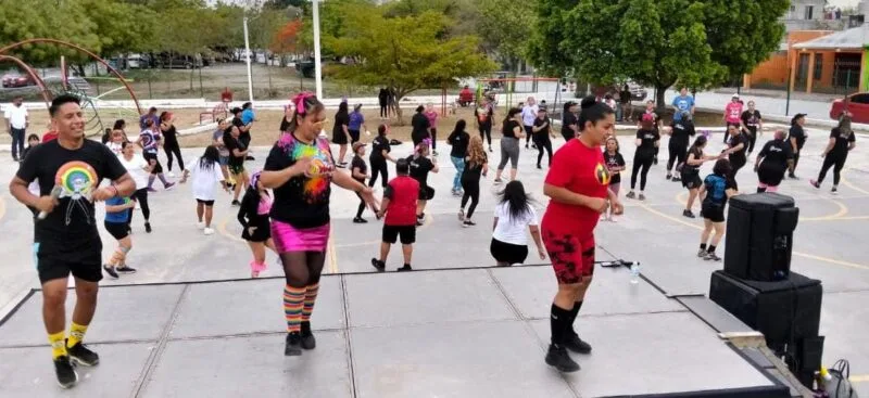 Entre disfraces y baile celebran séptimo aniversario del Club Tamul Brisas