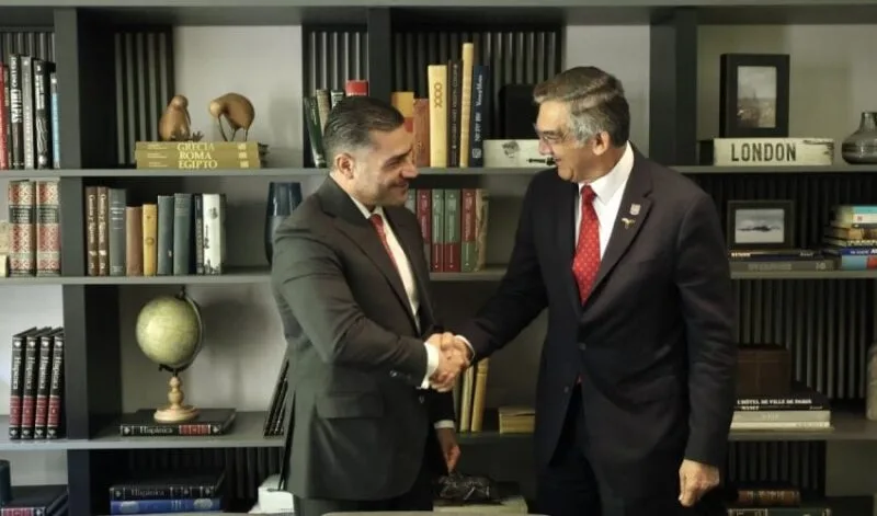 Dialogando.- Américo se reúne con Omar García y le presenta avances de seguridad
