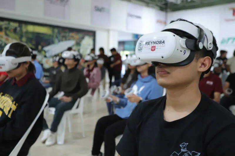Participan estudiantes de la UTTN en sesiones de realidad virtual