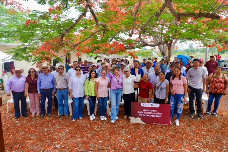 Entrega SEBIEN tinacos en Aldama