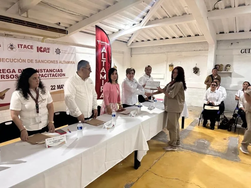 Más de 200 PPLs reciben constancia por capacitaciones laborales