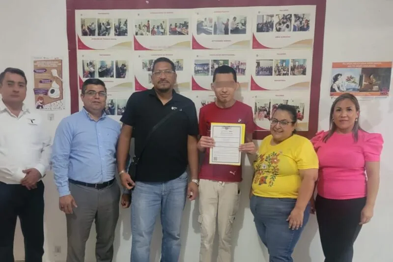 Adolescente en conflicto con la Ley Penal recibe certificado de secundaria