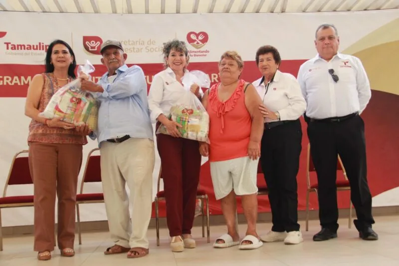 Entrega SEBIEN paquetes alimentarios en Tampico