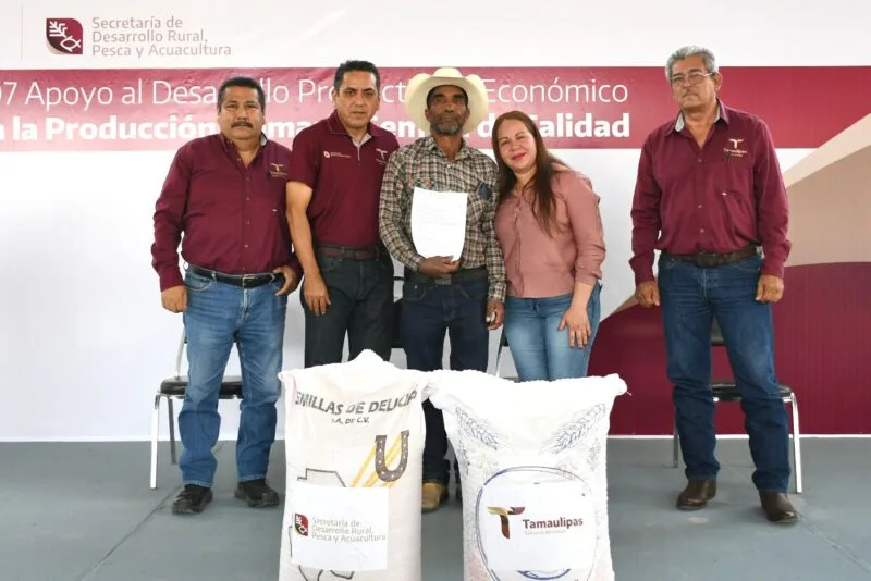 Fortalece Gobierno de Tamaulipas desarrollo agrícola en el altiplano con entrega de semilla de avena
