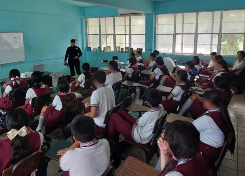 Imparte Guardia Estatal de Género taller para prevenir ciberbullying en secundaria de Nuevo Laredo