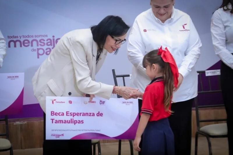 Entrega DIF Tamaulipas más de 1,800 becas a niñas, niños y jóvenes en situación de vulnerabilidad