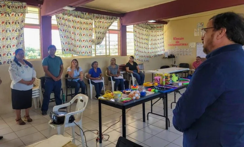 Visita secretario de Educación primaria multigrado en Villagrán