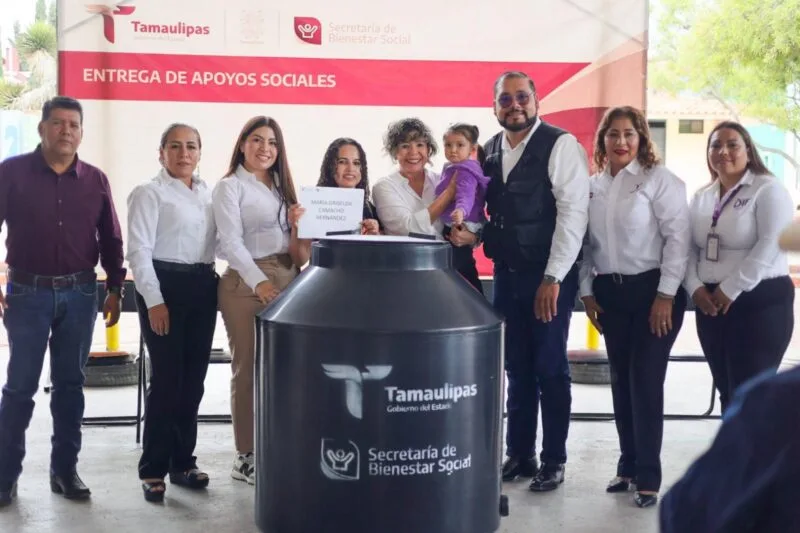 Entrega SEBIEN tinacos en Palmillas