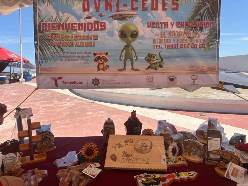 Instala CEDES Altamira punto de venta de artesanías en Playa Miramar