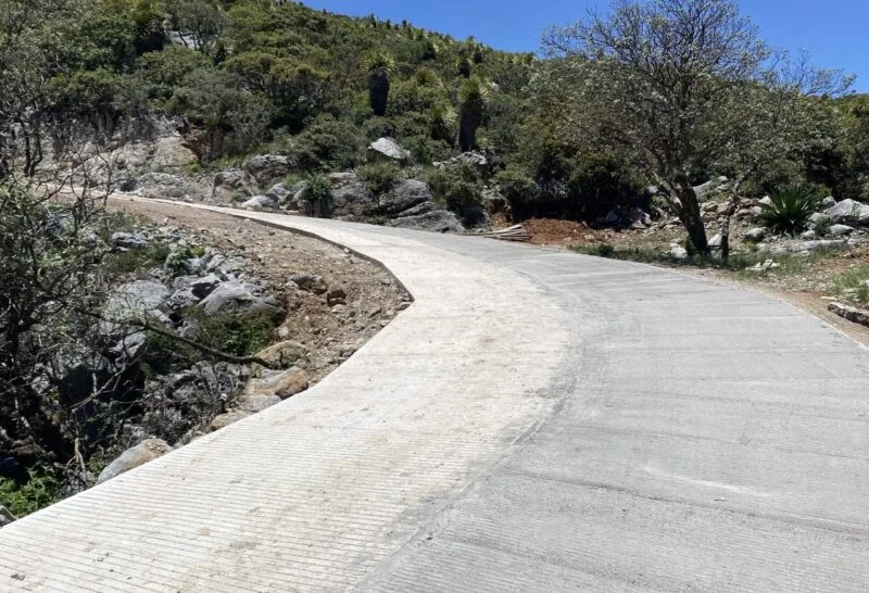 Fortalece gobierno de Américo conectividad rural en Miquihuana