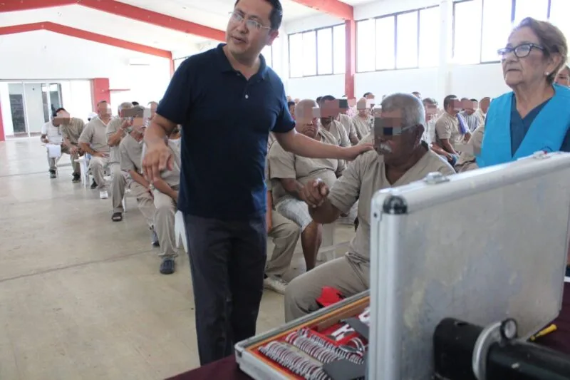 Reciben PPLs 160 pares de lentes en CEDES Matamoros