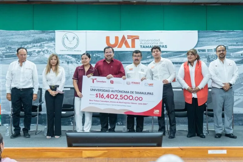 Más de 6,500 estudiantes de la UAT reciben beca