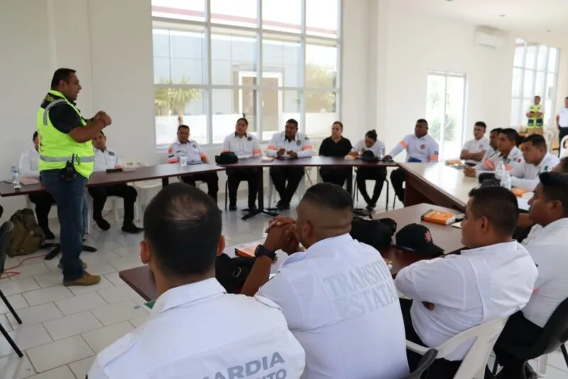 Recibe Tránsito Estatal capacitación sobre el manejo de materiales peligrosos