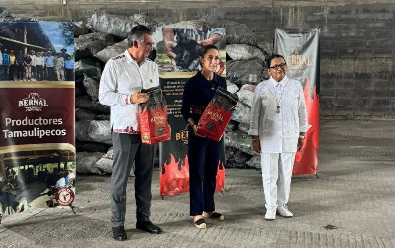 Recorrió presidenta empacadora de carbón vegetal “El Bernal”