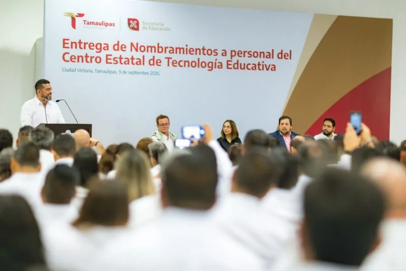 Entrega SET plazas a personal del Centro Estatal de Tecnología Educativa