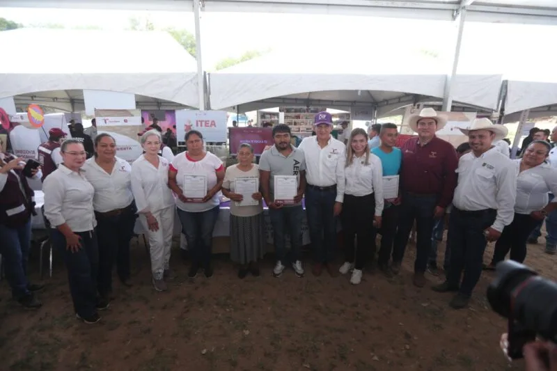 Llevan Américo y María la brigada Transformando Familias hasta el municipio de San Nicolás