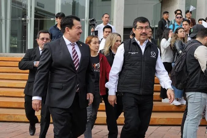 Dialogando.- Calumnias no hacen mella en el quehacer universitario