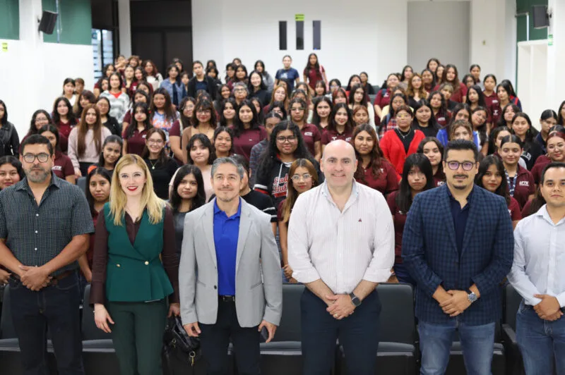 Reconocen alumnas de la UTTN a Corning por el programa Becas Choices
