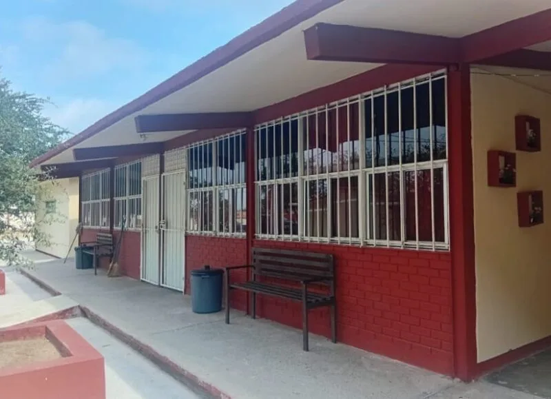 En Mier, rehabilita ITIFE aulas y sanitarios de la escuela México 70