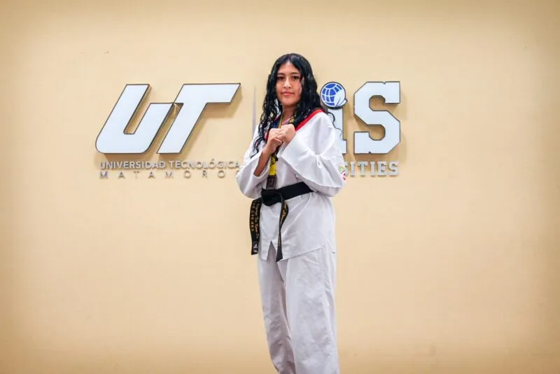 Conquista estudiante de la UTM triple oro en Torneo Preuniversitario de Taekwondo