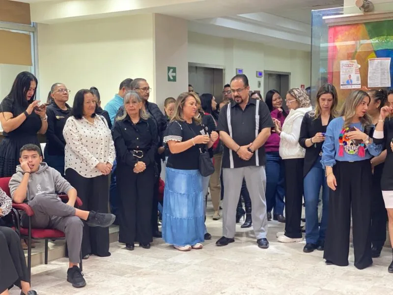Celebran tradiciones en Torre Gubernamental con emotiva ceremonia y ofrenda en Día de Muertos