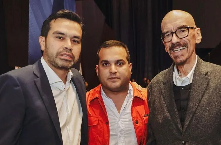 Juanjo Salazar asiste al cuarto informe de Samuel García en tiempo y forma