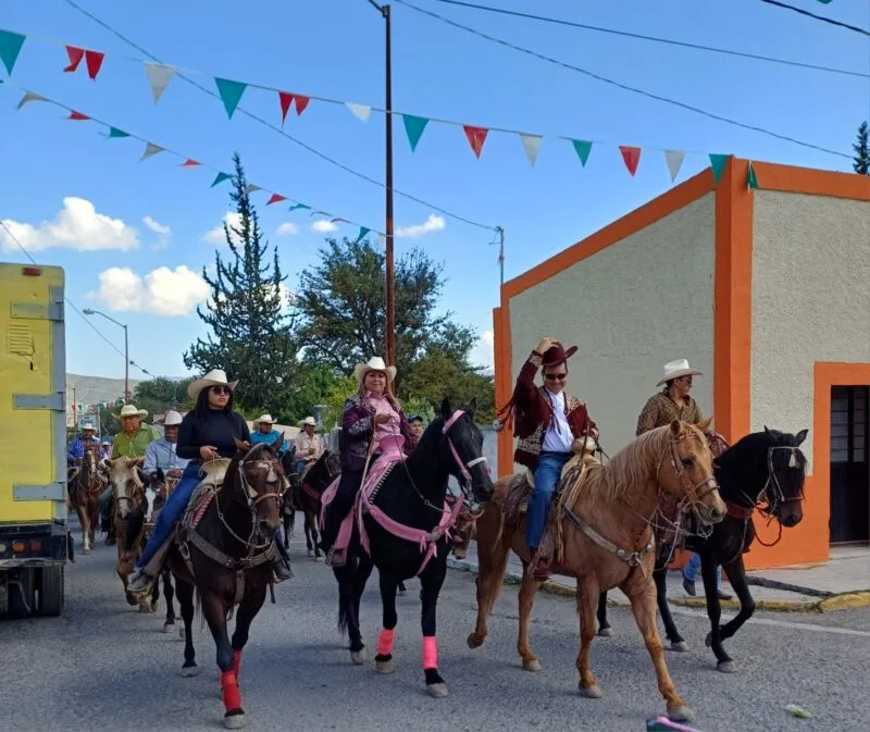 Cabalga Chavira en Bustamante