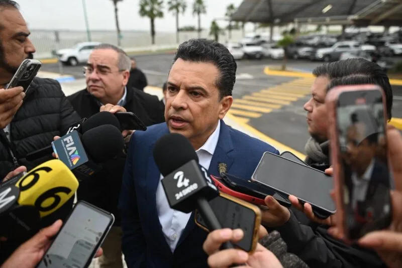 Dialogando.- Gattás no se marea y ni se distrae en nada