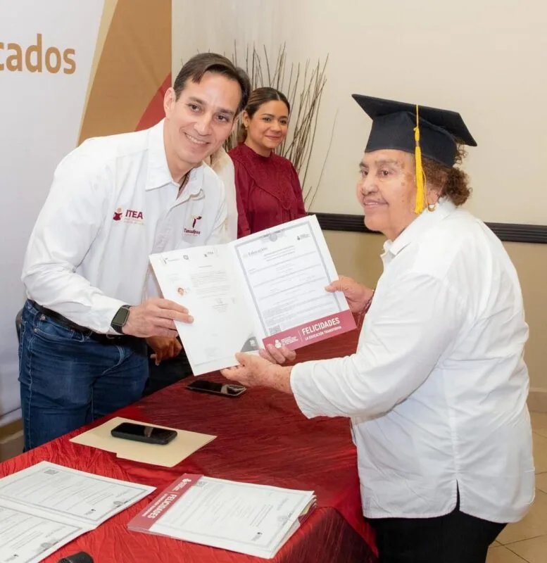 Reconoce ITEA esfuerzo de adultos mayores y brinda nuevas oportunidades de superación